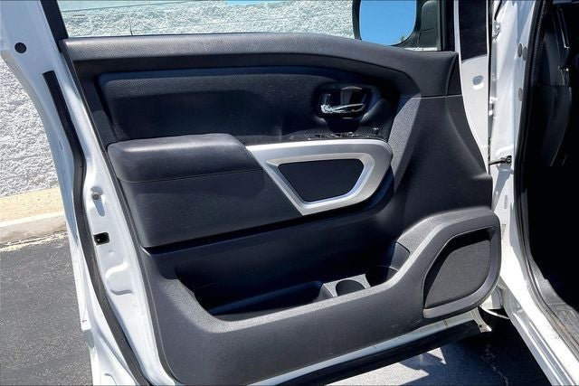 2023 Nissan Titan SV