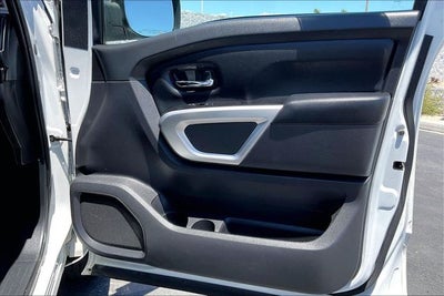 2023 Nissan Titan SV