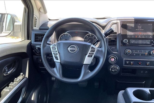 2023 Nissan Titan SV