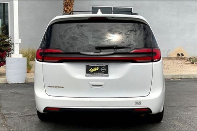 2022 Chrysler Pacifica Touring L