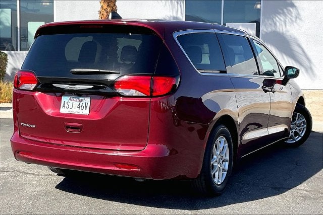 2023 Chrysler Voyager LX