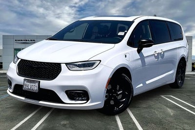 2023 Chrysler Pacifica Hybrid Limited