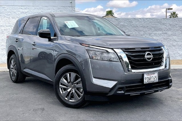 2025 Nissan Pathfinder S
