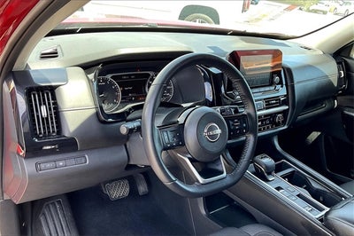 2022 Nissan Pathfinder SV