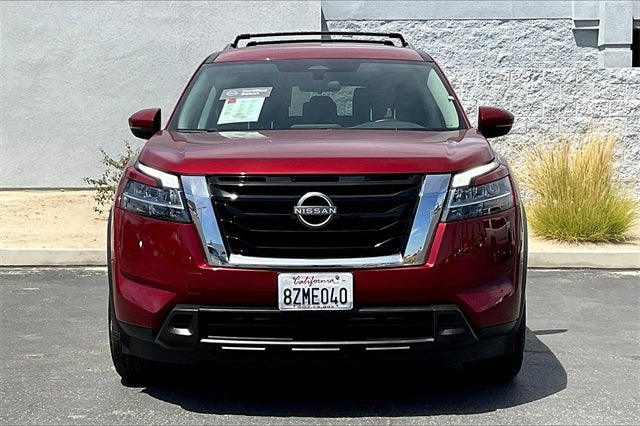 2022 Nissan Pathfinder SV