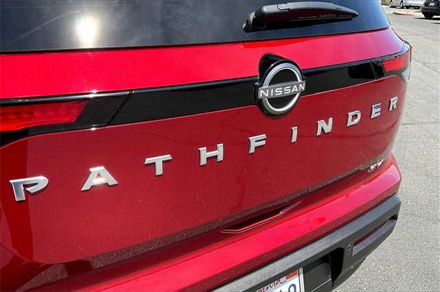 2022 Nissan Pathfinder SV