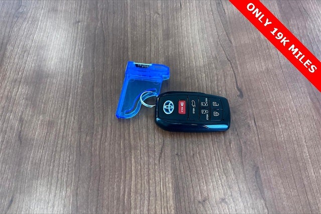 2022 Toyota Sienna LE 8 Passenger