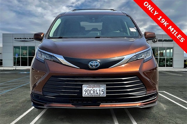 2022 Toyota Sienna LE 8 Passenger