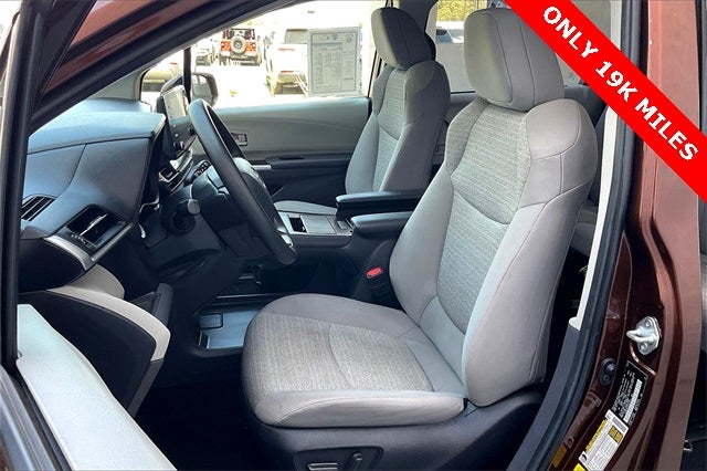 2022 Toyota Sienna LE 8 Passenger