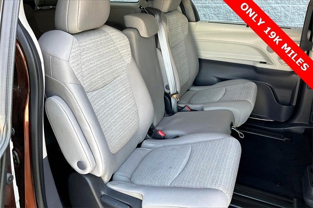 2022 Toyota Sienna LE 8 Passenger