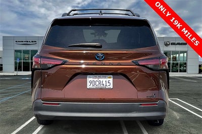 2022 Toyota Sienna LE 8 Passenger