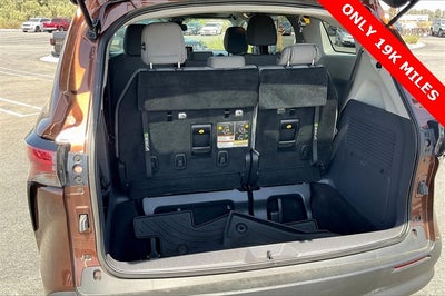 2022 Toyota Sienna LE 8 Passenger