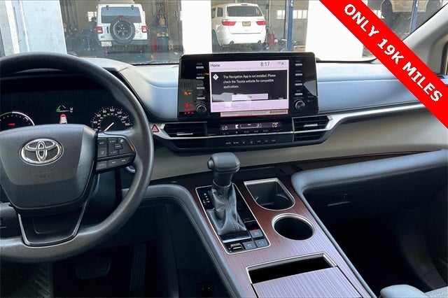 2022 Toyota Sienna LE 8 Passenger