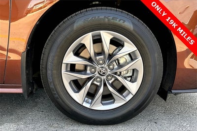 2022 Toyota Sienna LE 8 Passenger