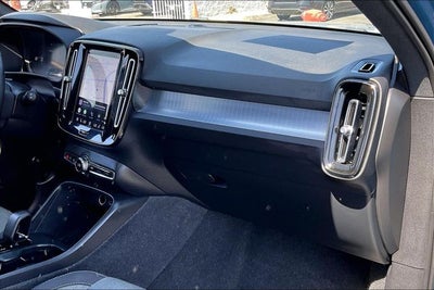 2024 Volvo XC40 B5 Core