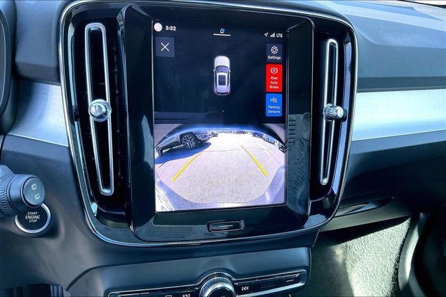 2024 Volvo XC40 B5 Core