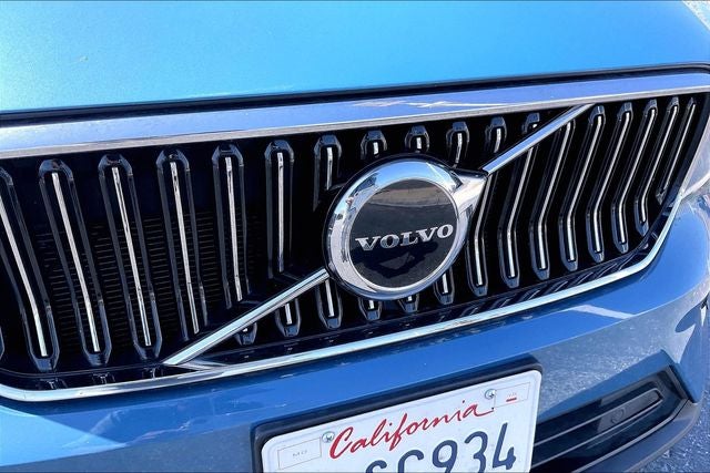 2024 Volvo XC40 B5 Core