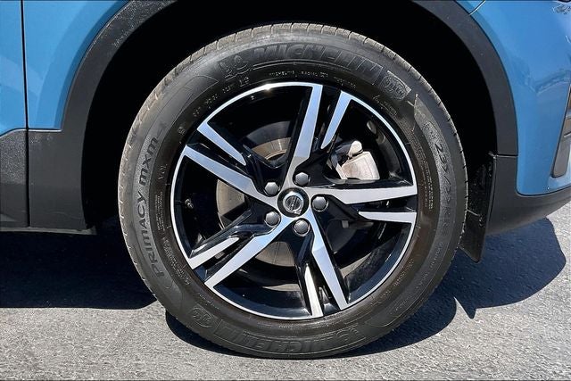 2024 Volvo XC40 B5 Core